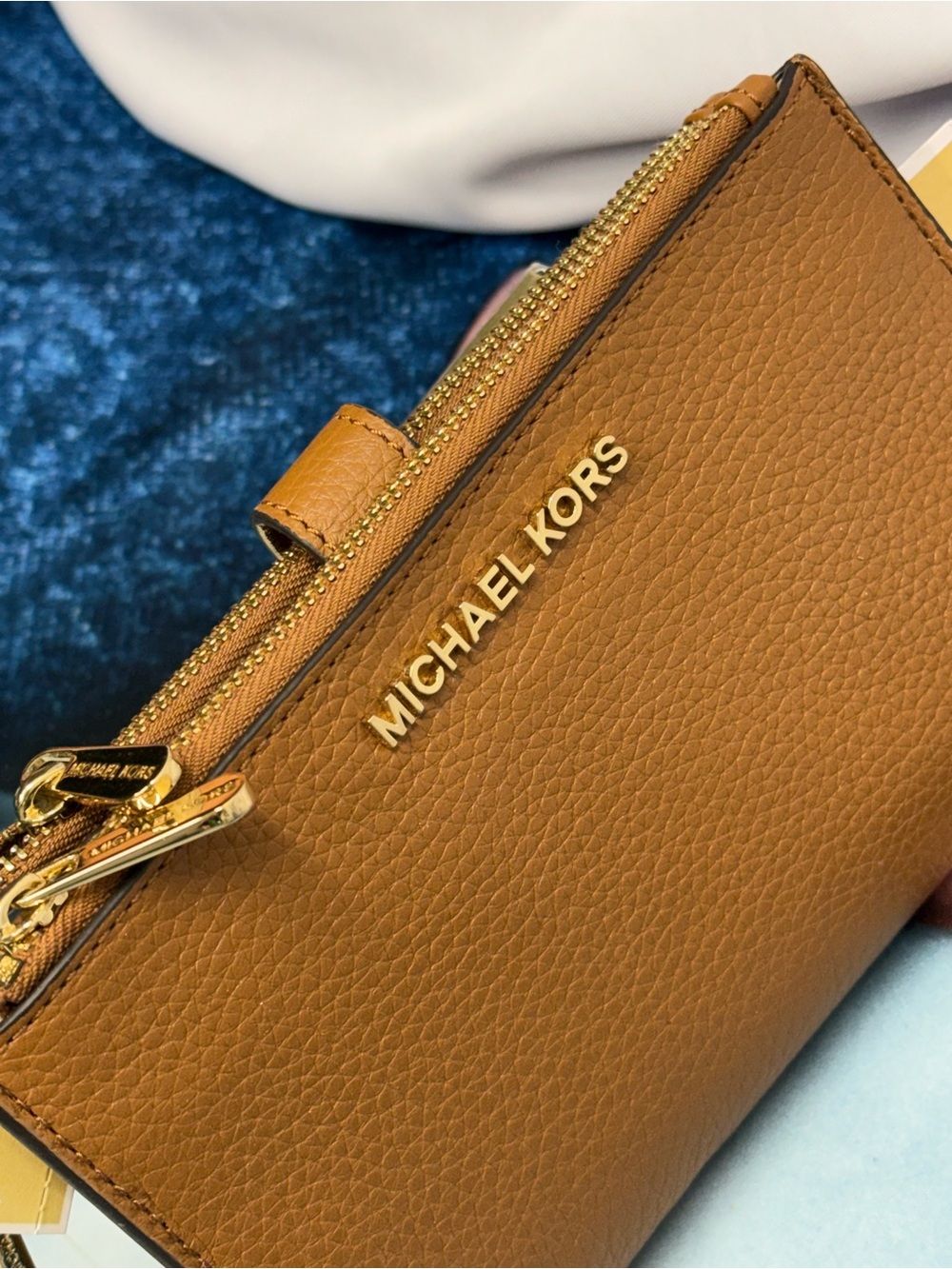 (new+tag) Michael Kors Pebbled Leather Brown Acorn Wristlet with Gold Hardware - Picture 7 of 9